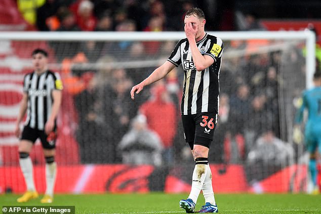 Sean Longstaff made a good effort but struggled as Liverpool's midfielders ran from deep