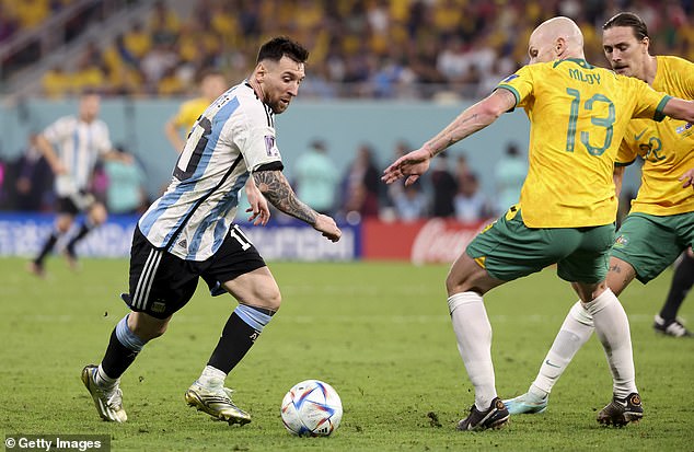 The date in the video suggests they were watching Argentina's 2-1 win over Australia in 2022