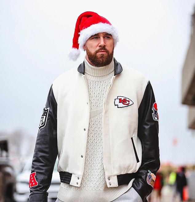 She arrived in a replica of the Chiefs jacket Kelce wore to his previous game on Christmas Day