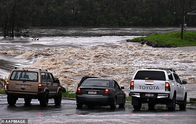 Flash floods caused by the overflowing Coomera River (photo)