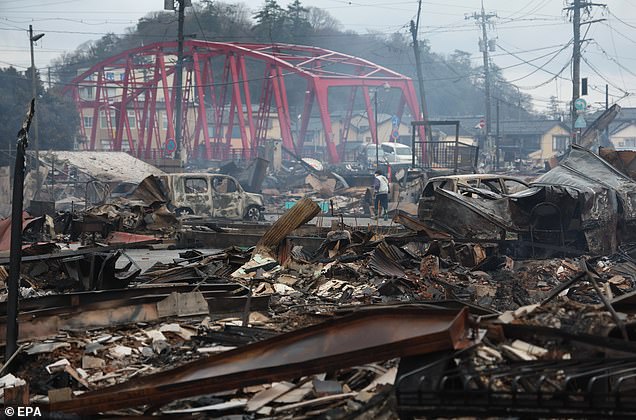 1704283738 718 Incredible before and after images illustrate how 76 magnitude earthquake devastated Japan