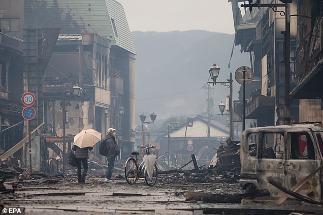 1704283742 35 Incredible before and after images illustrate how 76 magnitude earthquake devastated Japan