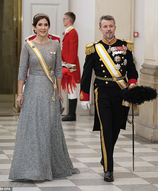 Before meeting Frederik, the cheerful Mary was active on the Australian social scene and led a very normal life.  The couple in the photo in November