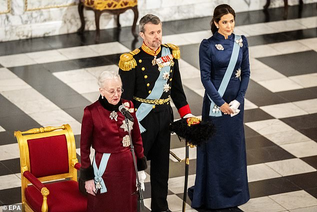 Queen Margrethe was also richly decorated with medals, on top of a deep red dress with black details on the collar and sleeves