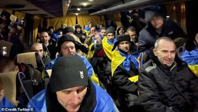 Ukrainian prisoners of war were transported home by bus after their liberation