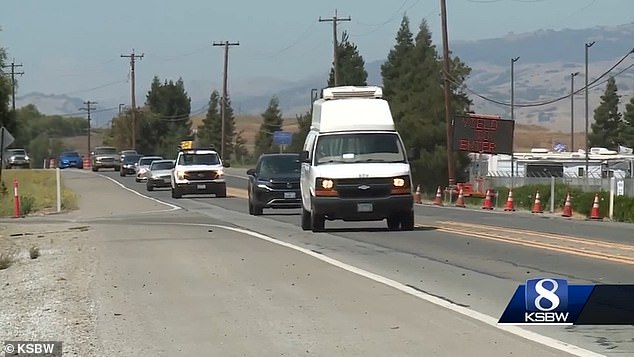 When entering, motorists must choose the lane corresponding to their exit and stick to it.  They are discouraged from changing lanes by three-inch dividers that direct vehicles through the system