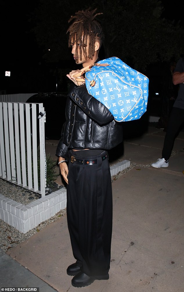 Jaden also wore very loose black pants low on his lips, secured with a black and gold House belt