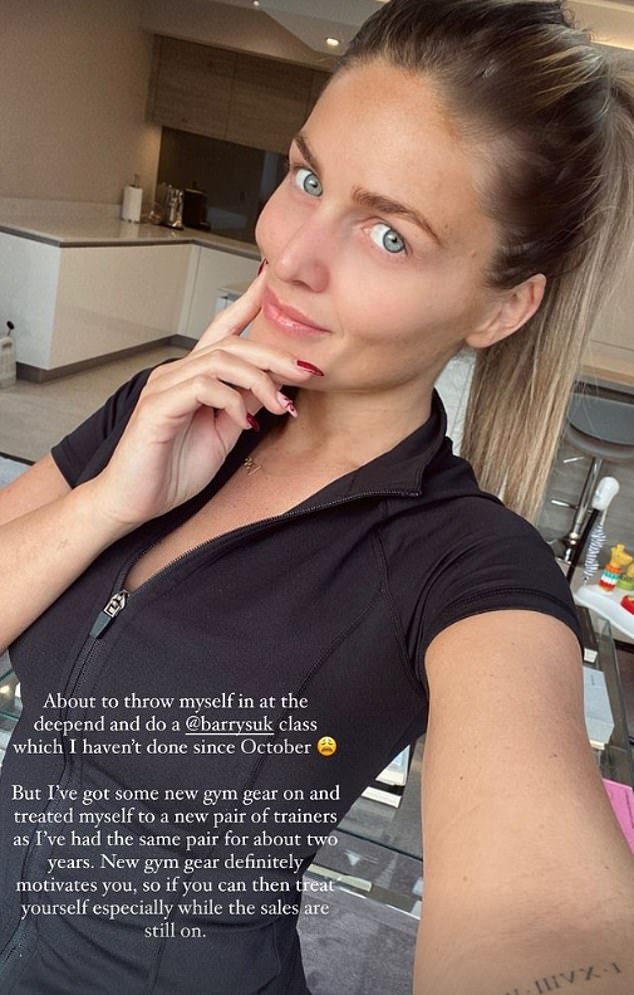 In a series of follow-up posts, Claudia then gave insight into her fitness regime as she shared a selfie of herself preparing for a fitness class