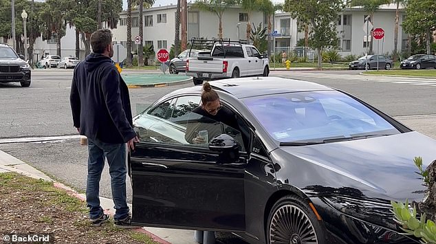 The photos came a day after a video of an apparently frustrated Ben slamming the passenger door of his car after Jennifer got into the car went viral on social media.