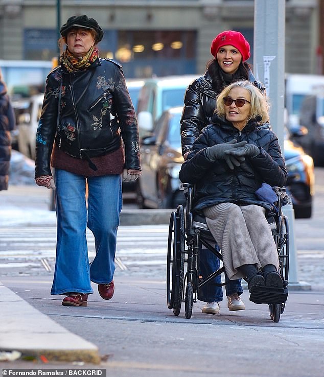 The Thelma & Louise star added a multi-colored scarf and black newsboy hat to her boho ensemble