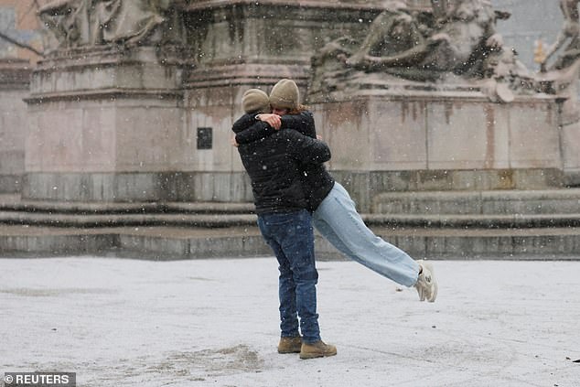 Heavy sleet and flooding are forecast in the boroughs of Manhattan, Staten Island, Brooklyn and South Queens starting Saturday evening.