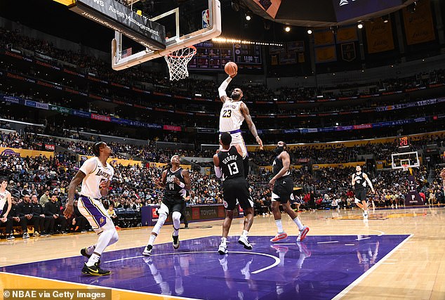 The Los Angeles Lakers legend, who recently turned 39, turned back the clock with the dunk