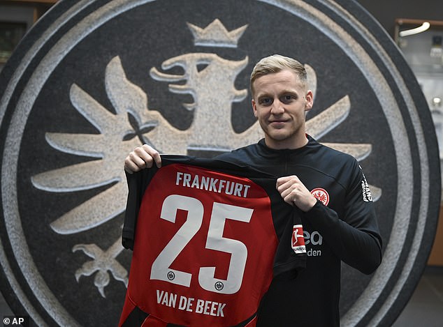 Van de Beek is loaned to Eintracht Frankfurt until the end of the season