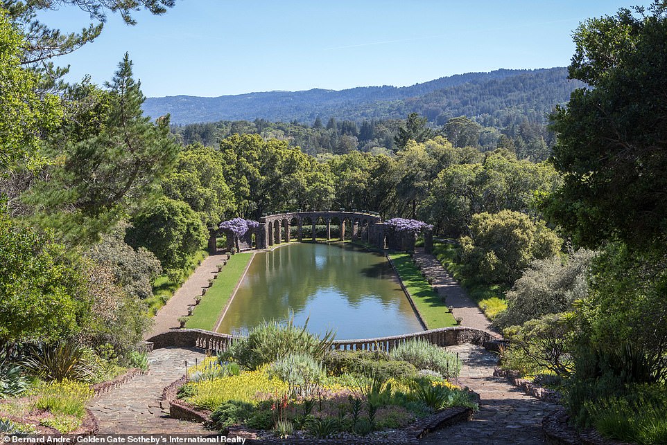 A 100-meter Roman swimming pool is one of the most rarefied features of the advertisement