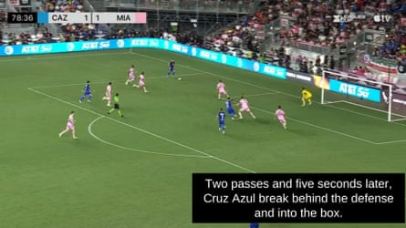 Cruz Azul breaks through Inter Miami's defensive structure.