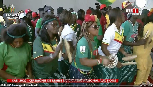 The Senegalese team received a colorful farewell with dance and music during the flag ceremony