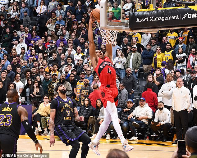 Scottie Barnes dunks as LeBron James and Anthony Davis watch during Tuesday's game