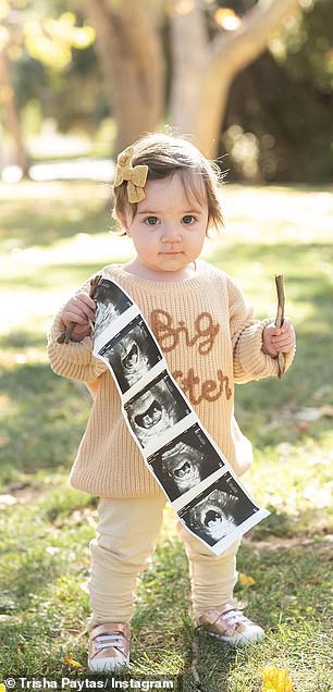 In some photos she was holding the ultrasound scan