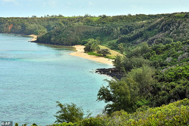 Zuckerberg's estate towers over Pilaa Beach (photo)