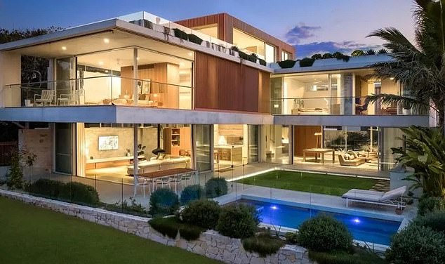 Their real estate agent Kim Jones claims that 'the house is incredible and it is located in one of the best surf spots in Australia'