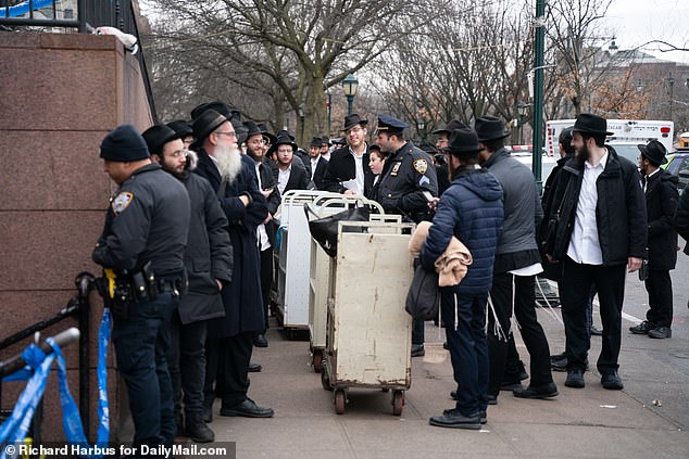 The synagogue is closed until inspectors determine its structural safety