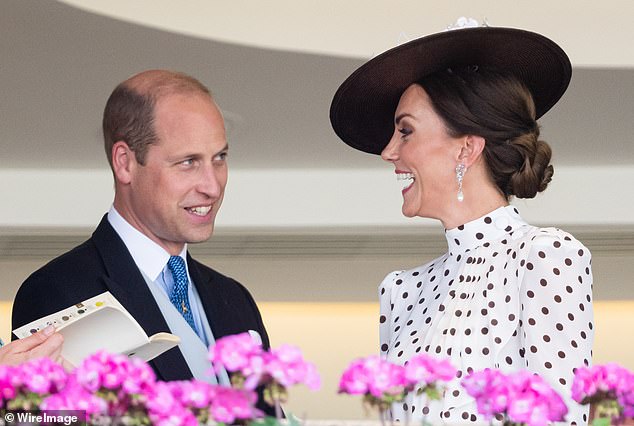 William's cheeky smile and look at Kate at Ascot 2022