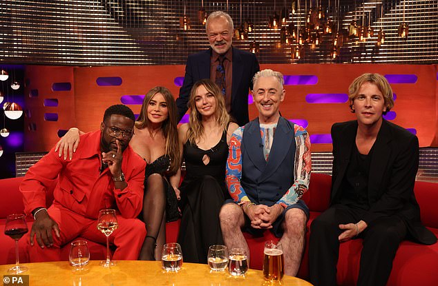 Graham Norton pictured with (L-R) Kevin Hart, Sofia Vergara, Jodie Comer, Alan Cumming and Tom Odell