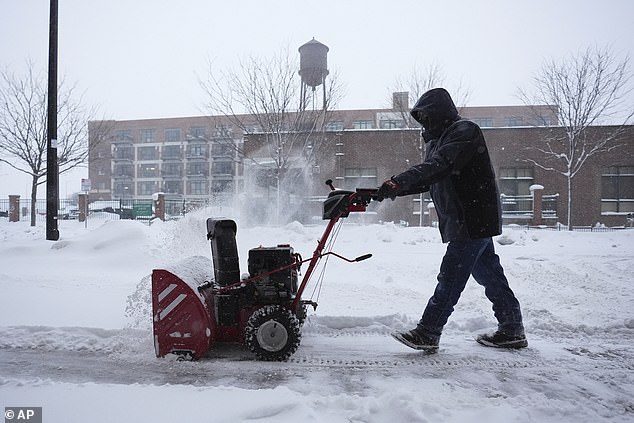 Friday morning, road crews in Iowa and Nebraska struggled to stay ahead of rapidly falling snow