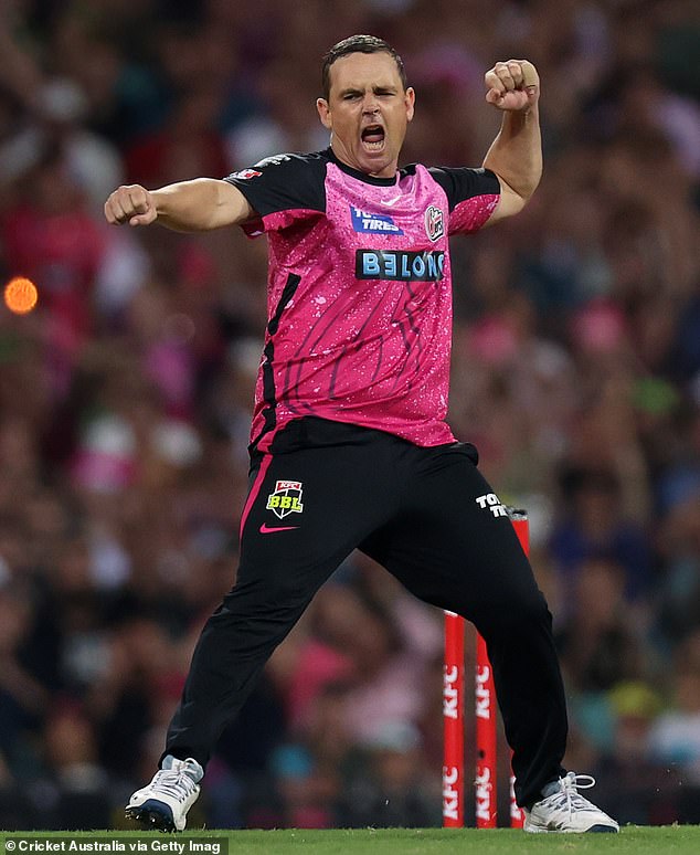 Sixers veteran Steve O'Keefe turned the match on its head, scoring 3-13 from four overs - including the key wicket of Warner