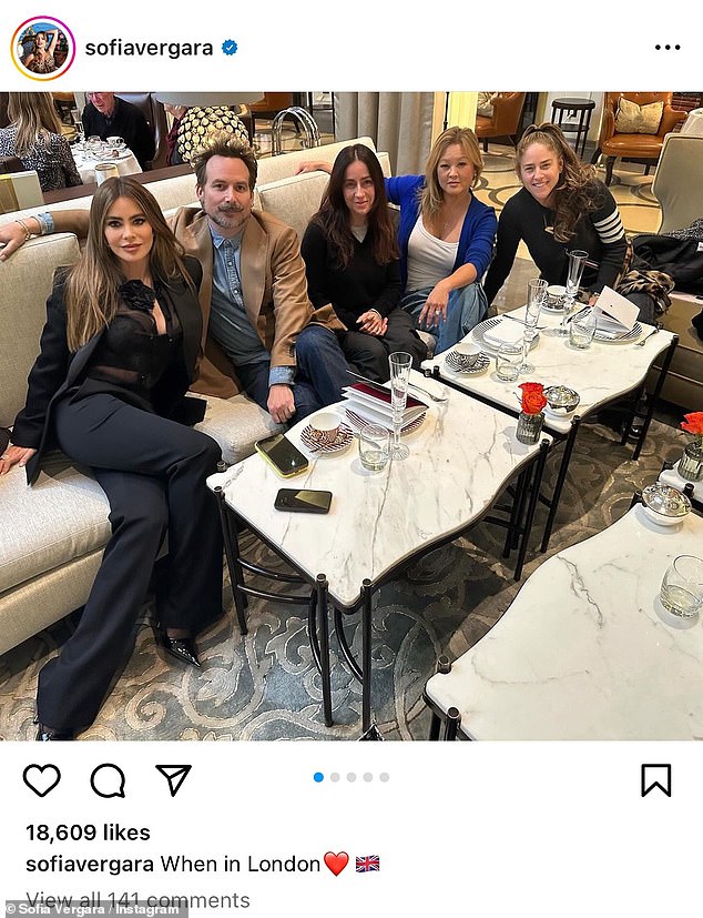 The former Modern Family star also posed with a crew of five as she sipped tea