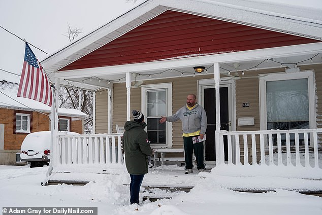 Weltman talks to Craig Collins in Marion, Iowa.  Collins appears to be a district captain for rival candidate Nikki Haley.  You can't win them all