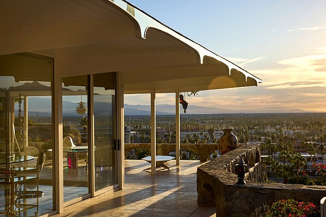 Nestled in the Coachella Valley and among the San Jacinto Mountains, the home was designed by iconic mid-century modern architect Hugh Kaptur