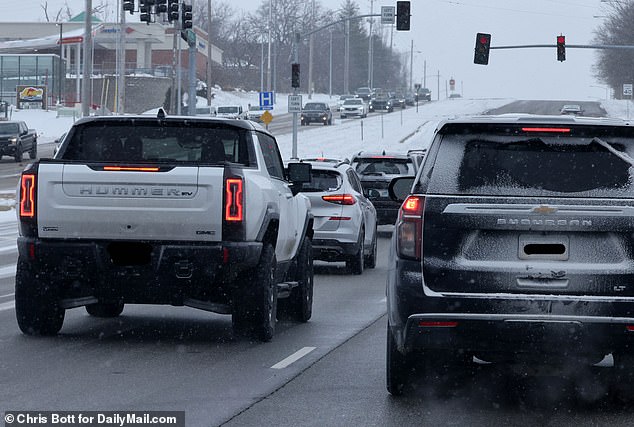 The Chiefs tight end, a two-time Superbowl winner, waved affectionately to his other half as he joined her on the final leg of the journey from the airport