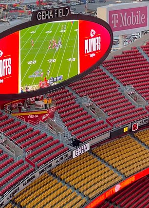 Mahomes watched the game between the Houston Texans and Cleveland Browns on the jumbotron