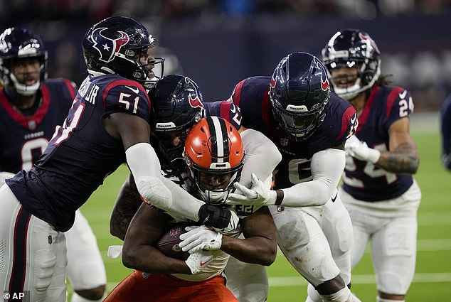 Mahomes and other viewers witnessed the Texans going into halftime with a lead over the Browns