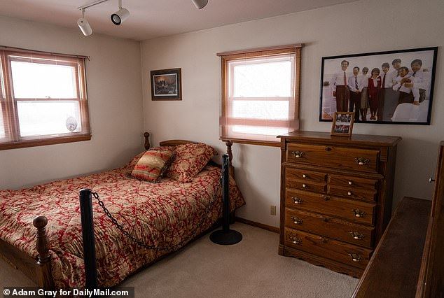 In 1985, Dvorchak's bedroom featured a green fluffy carpet and Star Trek posters