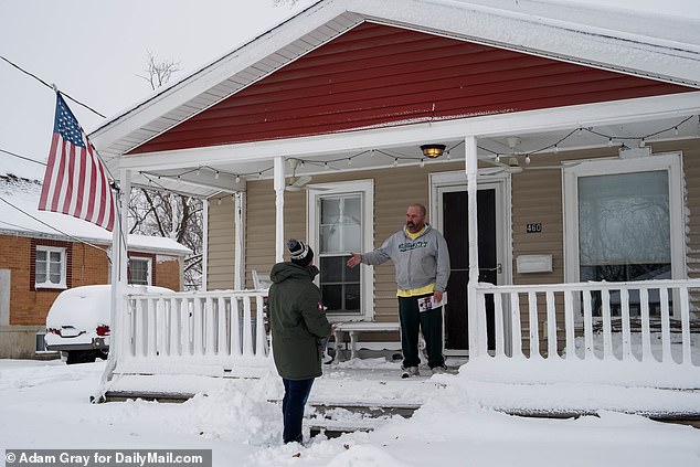 DeSantis has a great ground game.  The test will be put to the test on Monday.  Eli Weltman of Never Back Down, an independent group supporting DeSantis, talks to a voter in Marion on Wednesday