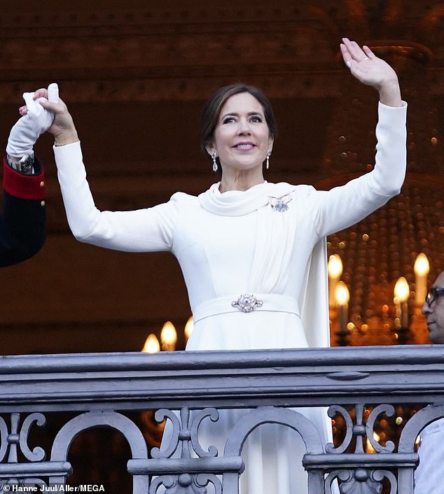 Mary's dress was sewn by Birgit Hallstein, the same seamstress who made her iconic Uffe Frank wedding dress