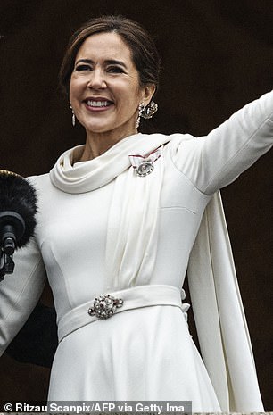 Mary added two hairpins, earrings and a brooch to her belt to her outfit that is part of the Ruby Parure, which also includes a tiara, necklace, ring and bracelet