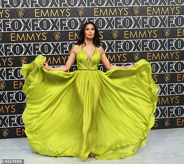 To match her bold and striking look, she opted for minimal and dainty jewelry.  She opted for a necklace to make the chain details on her dress' bodice and straps stand out