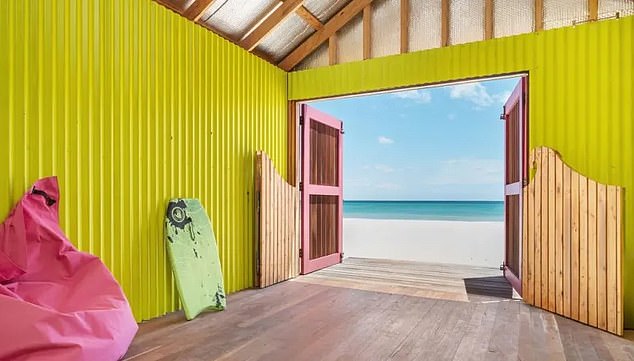 The beach box offers breathtaking views of Portsea Beach and offers convenience and safety