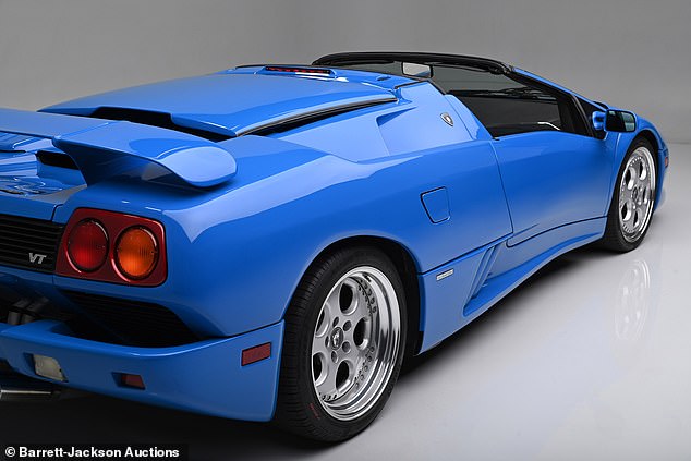 The VT variant of the Diablo was launched in 1995 with four-wheel drive to improve handling and cornering