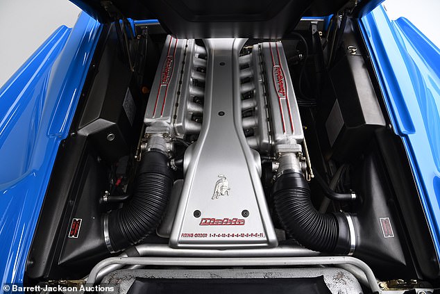 With a 5.7-liter V12 engine, the Diablo VT was the first Lamborghini to exceed the 320 km/h limit