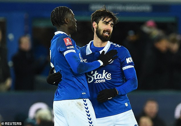 1705532014 863 Everton 1 0 Crystal Palace Andre Gomes FINALLY breaks the deadlock