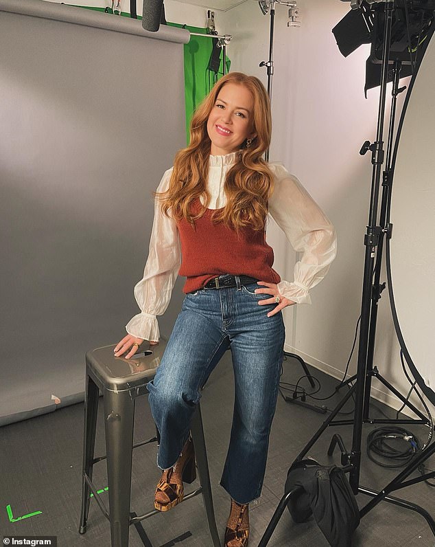 Earlier in the day, Isla wore jeans, a burnt orange vest and a white blouse as she posed backstage on the Drew Barrymore Show.