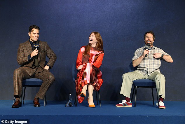 The trio huddled for a sweet photo with beaming smiles after the press conference