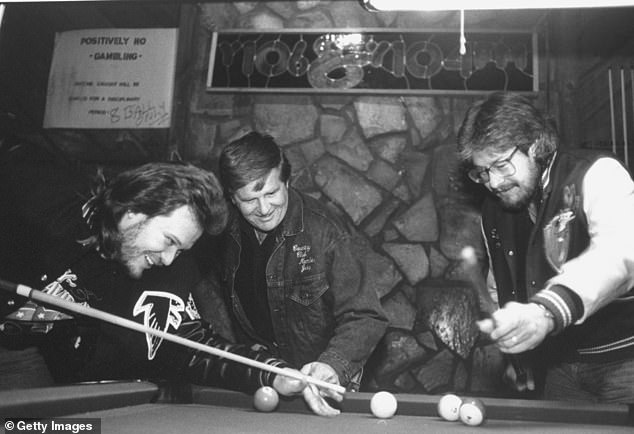 Glanville (center) is pictured in a shootout with country-western singer Travis Tritt (left)