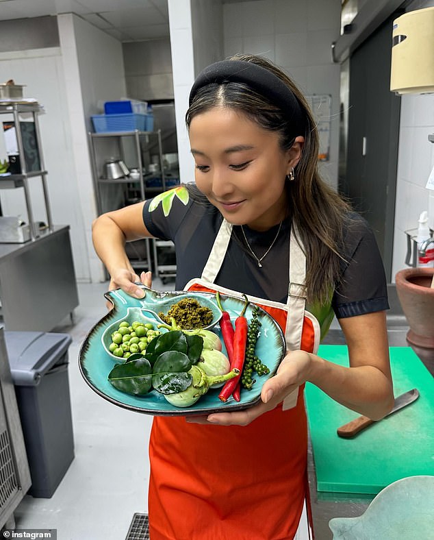 She playfully posed with a copper sculpture before embarking on a cooking class to create an authentic Pad Thai