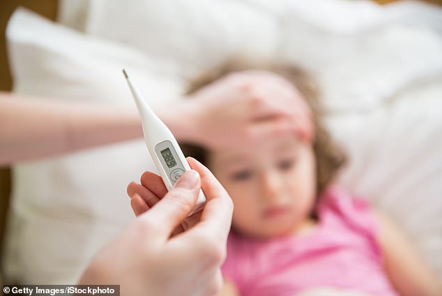 Seven to fourteen days after the measles infection, the first symptoms appear, including high fever or fever (Photo: Getty/iStockPhoto)