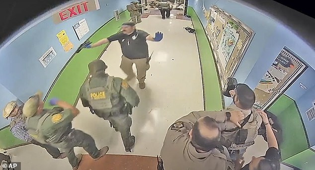 Law enforcement officers waited 77 minutes before intervening in the school massacre